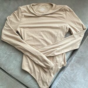 Skims nude bodysuit - never worn! Size small.
